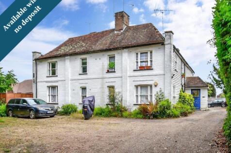 2-bed flat on North Grove Road Hawkhurst TN18, £1,150/mo