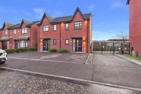 CAM03729G0-PR0215-STILL019