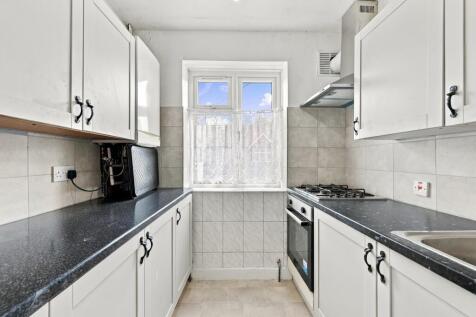 Salisbury Avenue, Barking, Barking And Dagenham photo 4