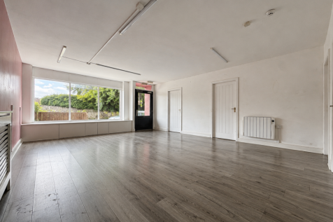 Retail Property (high street) to rent Image 3