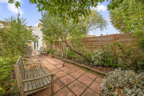 3 bed, 2 bath Terraced in London - Photo 5