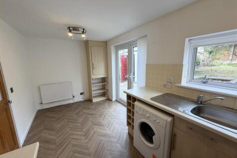 Marshlands Road, Little Neston, Neston photo 4