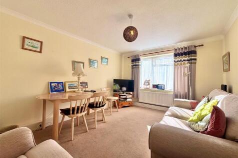2, Orchard Close, Freshwater photo 3
