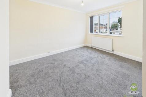 CAM04233G0-PR0047-STILL028