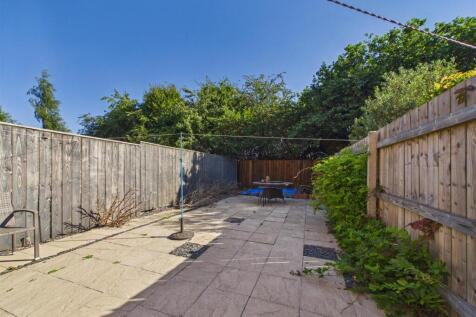 CAM03303G0-PR0424-STILL005.jpg