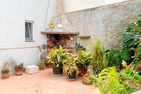 Ground floor house with large patio in Es Castell