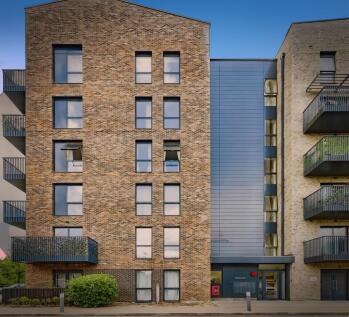 Watford, WD18 - property photo