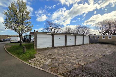 Garages at Selwood - Main 2.jpg