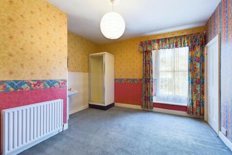 CAM04201G0-PR0017-STILL026