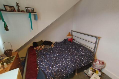 Top floor rear bedro