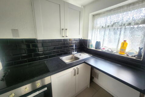 Tudor Court, Tipton, DY4 8UW photo 4