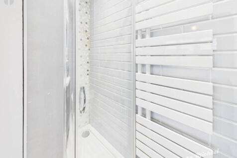 CAM03218G0-PR0806-STILL003-thumbnail-h750-70