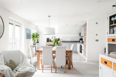Upton Drive-16.jpg