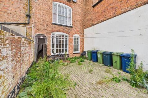 Flats A, B, C 18 Church Street, Tewkesbury, GL20 5