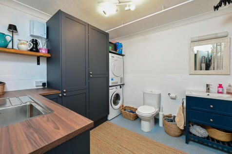 83 Yeovil Road (1...