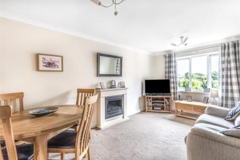 Staines-upon-Thames, Surrey, TW18 photo 4