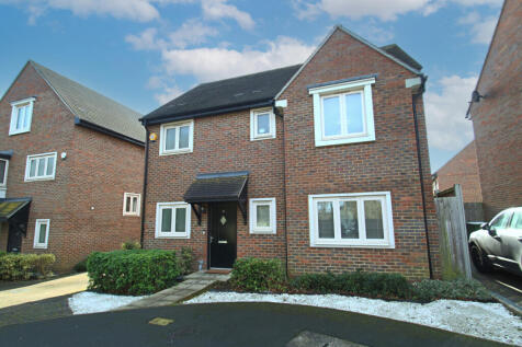 Four bedroom detached house to rent in Welling, D