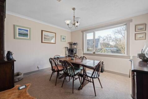 3 bed, 2 bath Detached Bungalow in Leeds - Photo 6
