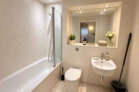 Raphael House - Bathroom