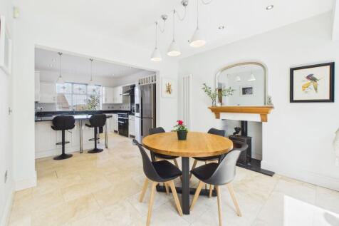Open-Plan Kitchen/Living