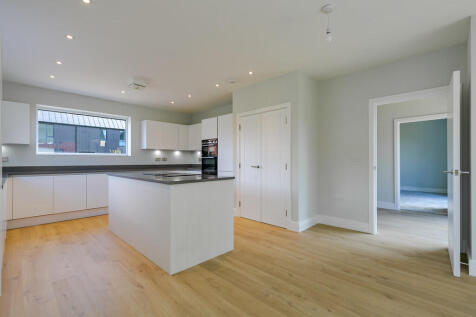Broadleaves Close, Cranleigh photo 3