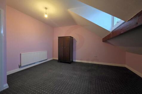 FIRST FLOOR BEDROOM