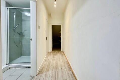 The Avenue, Lincoln photo 3