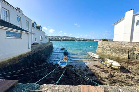 Flushing Slipway 50M From Property