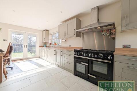 Kitchen &amp; Breakfast