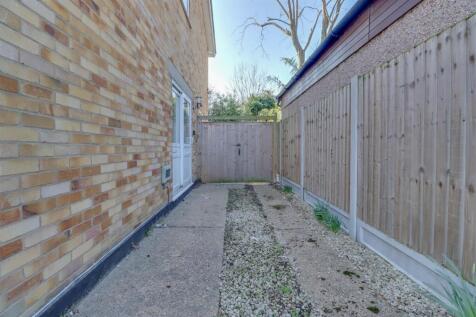 6 BEAUCHAMPS DRIVE INSIDE-17.jpg