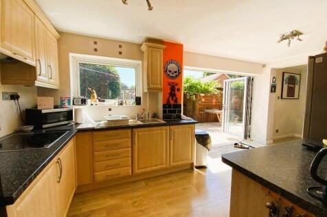 KITCHEN 23'4 x 8'3