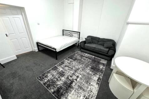 Studio Room Pic 1