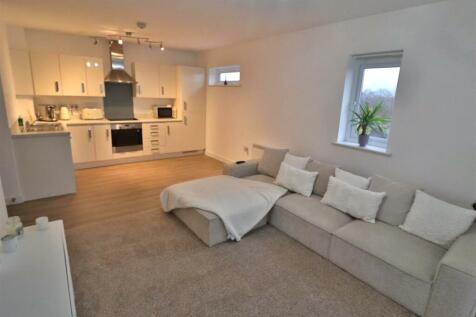 OPEN PLAN LOUNGE/DINING/KITCHEN AREA