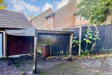 Garage/Carport