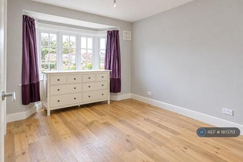Meadow Road, Pinner, HA5 photo 3
