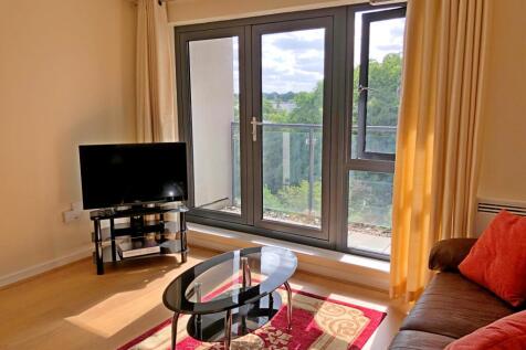 1-bed flat on Cardinal Place, Guildford Road, Woking, GU22, £1,375/mo