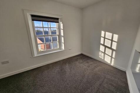 Market Street, Heywood, OL10 4LY photo 4