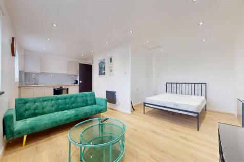 1-bed flat on Castell Grove, St Helens, WA10 2EA, £595/mo