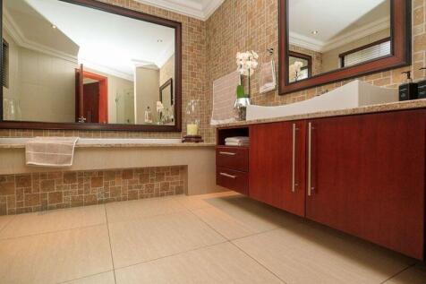 Bathroom 2 En-Suite Bath