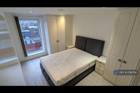 Principal Bedroom With En-Suite