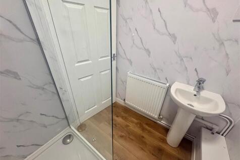 3a shower room.jpg