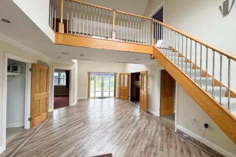 RECEPTION HALLWAY/DINING HALL