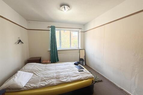 Bed 1.jpg