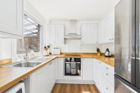 CAM01354G0-PR0586-STILL007