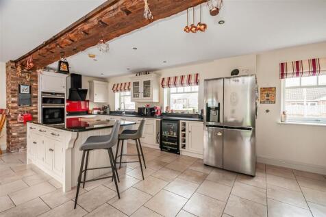 OPEN PLAN KITCHEN/ LIVING/ DINER