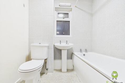 EweMove Basingstoke Flaxfield Court Bathroom