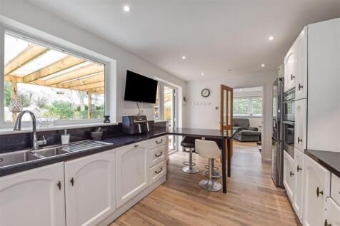 Kitchen to Verangah.jpg