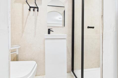 CAM03729G0-PR0159-STILL009