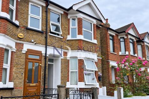 TWO-BEDROOM FLAT IN HAYES