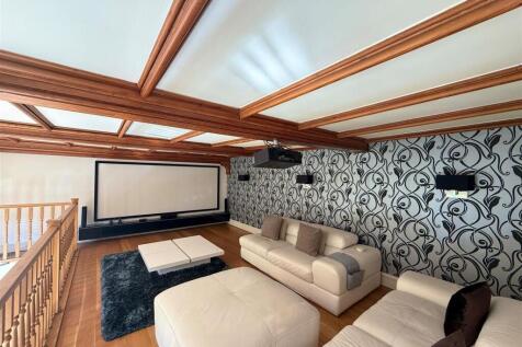 LOUNGE / CINEMA ROOM